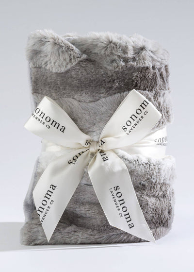 Soothe & relax with our calming lavender scent and moist warmth from our multi-purpose spa wrap. Heat in the microwave or tumble dryer; or chill in the freezer! 9" x 26" and weighing approximately 2.5 pounds, the ultra-soft cover can be removed and thrown into the wash.